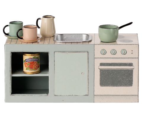 encimera de cocina con utensilios - ratoncitos