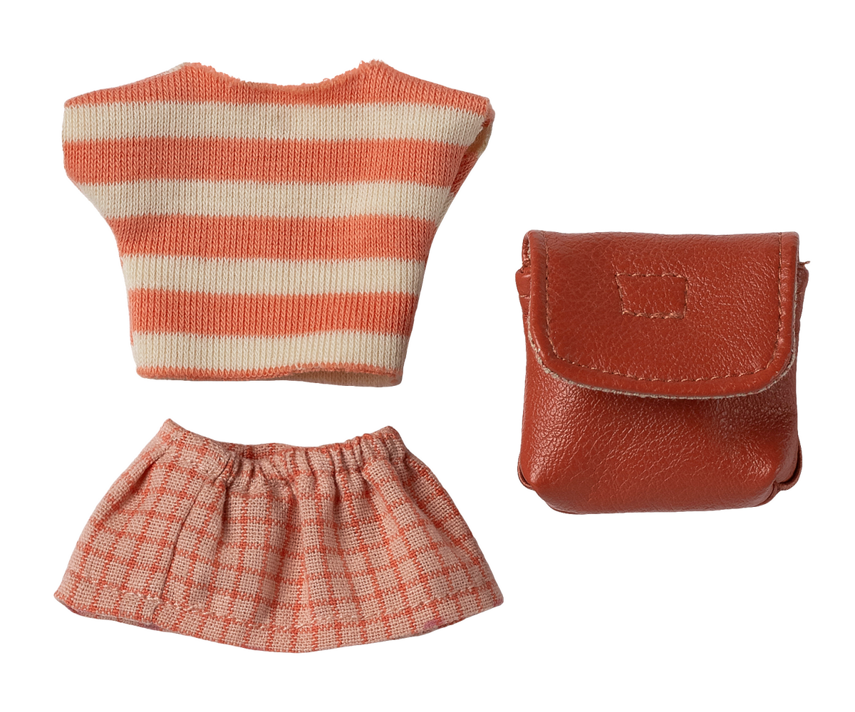 Ropa y mochila coral - hermana mayor