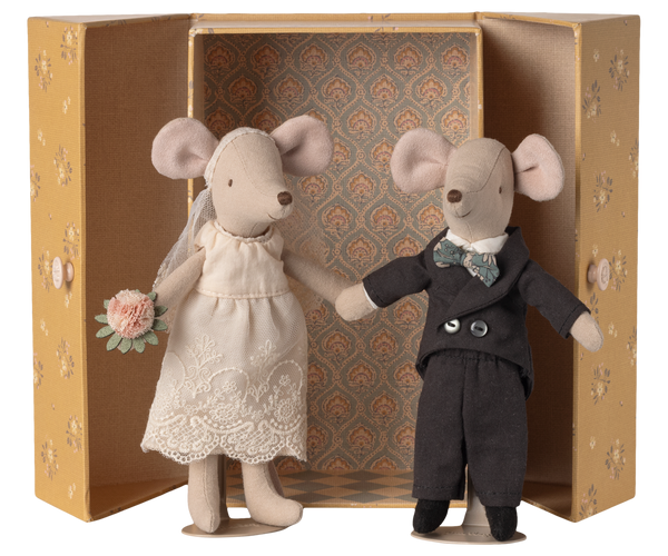Ratoncitos recién casados - novia y novio en caja 2026